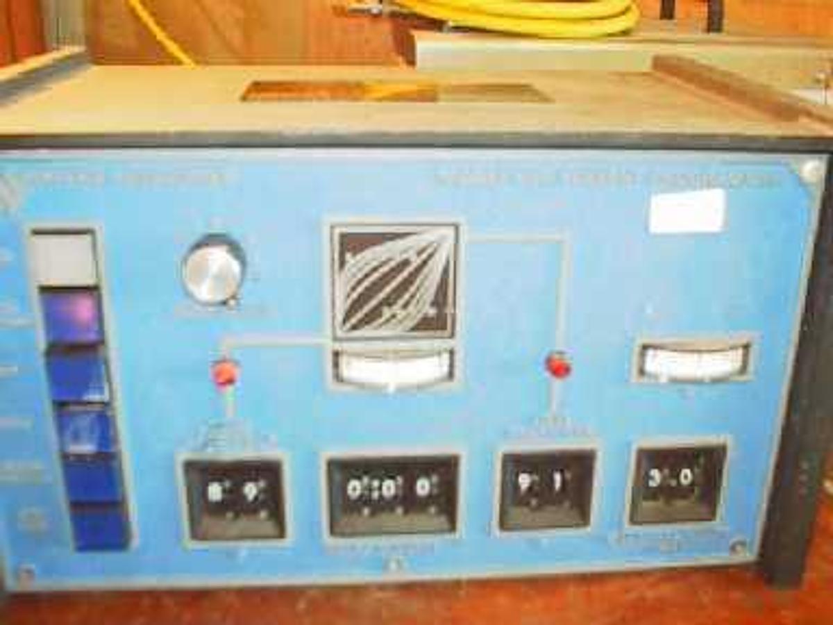 Used WATERS ASSOCIATES MODEL 660 SOLVENT PROGRAMMER