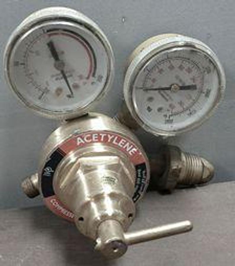 Used ACETYLENE COMPRESSED GAS REGULATOR