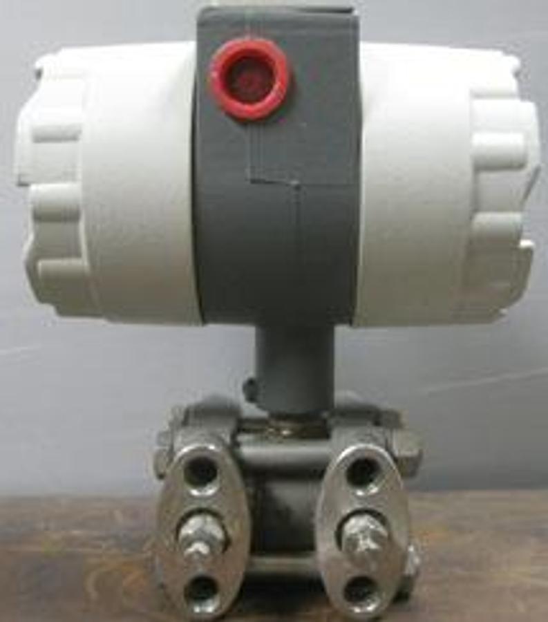 Used QTY. 1. MOORE MYCRO XTC DIFFERENTIAL PRESSURE