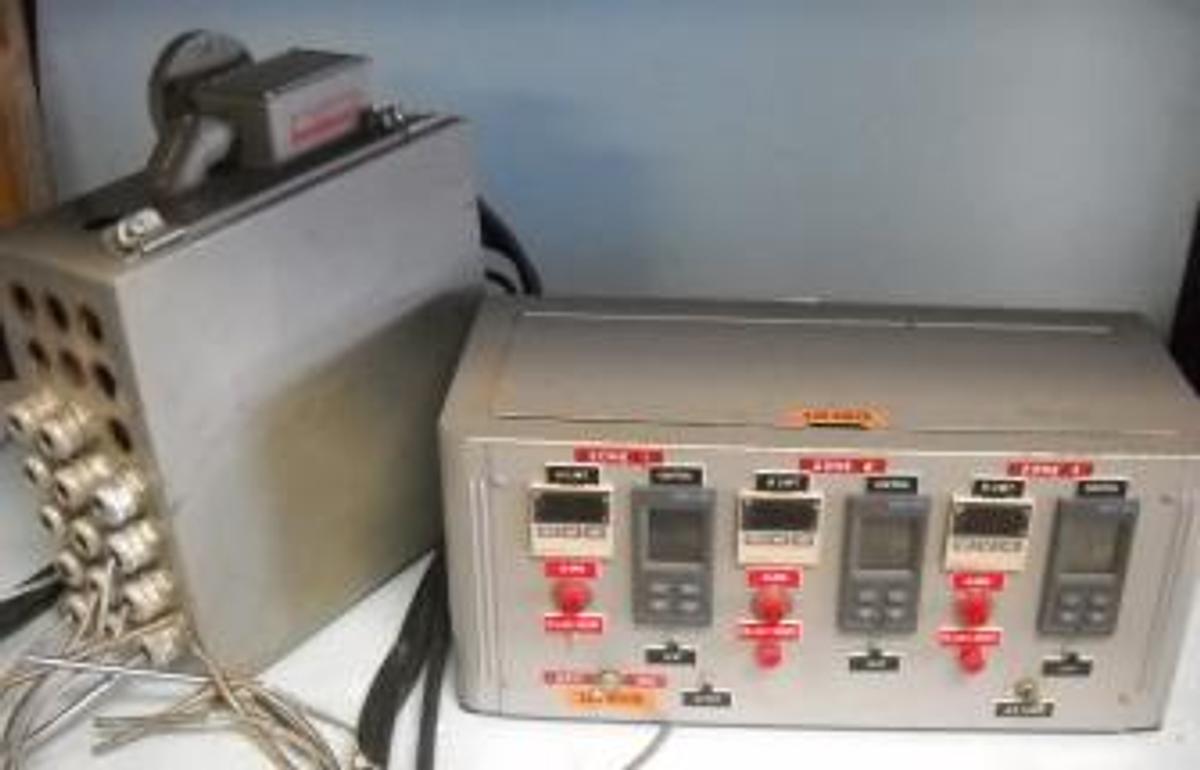 Used QTY. 1. 3 ZONE TEMPERATURE CONTROLLER REGULATOR WITH 7 THERMOCOUPLES MODEL 12NN-K614-N4-B1A 220V