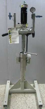 Used AUTOCLAVE ENGINEERS PARKER 1 LITER 2200 PSI @ 450 DEG F ZIPPER CLAVE HIGH PRESSURE REACTOR ON JACK STAND WITH BOTTOM OUT LET AND BAFFELS INSIDE. INCLUDES GAST MFG CORP AIR STIRRER MOTOR