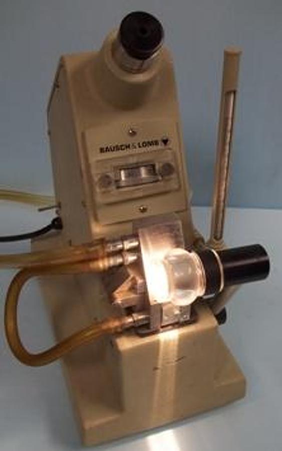 Used QTY. 1. BAUSCH AND LOMB REFRACTOMETER CAT. NO. 33.46.10 SERIAL: 0921476Y 120 VOLTS INTERNAL/ EXTERNAL LIGHTING SELECT