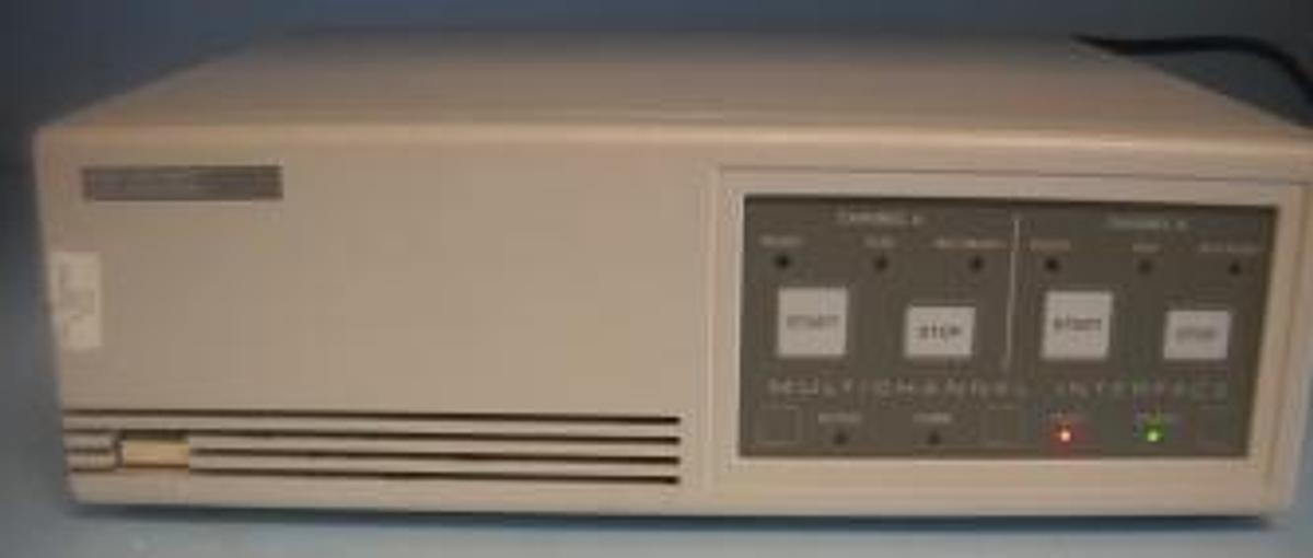 Used HEWLETT PACKARD INTERFACE 35900 MODE 35900C W/ HOST HP-IB HOST-RS 232 CARD REMOTE A & B