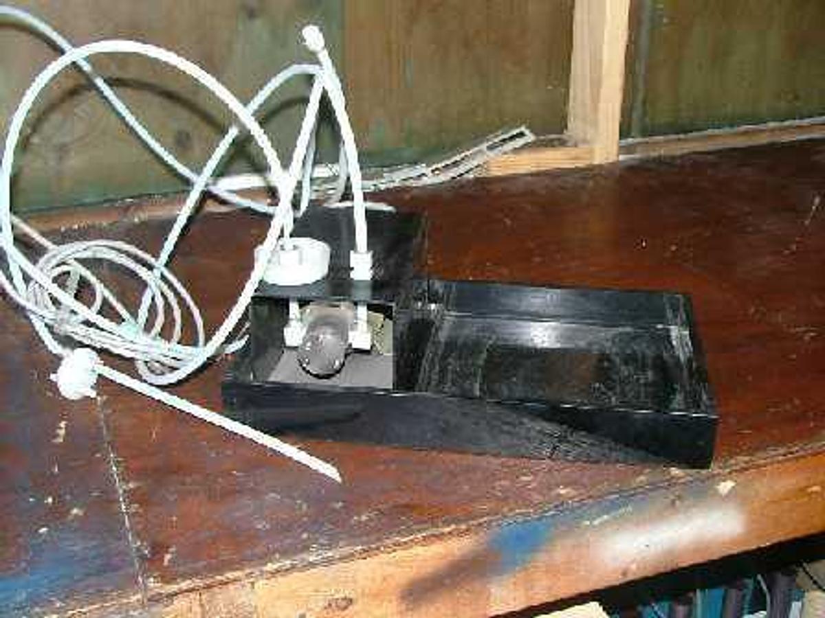 Used IWAKI PUMP MOUNTED ON A PLASTIC STAND FOR A SQUARE JUG OR CAR BOY.