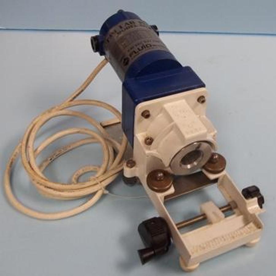 Used QTY. 1. FMI FLUID METERING INC. LAB PUMP Q PUMP MODEL: QV G50 PDM: QA38200