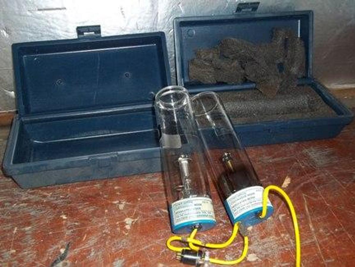 Used FISHER SCIENTIFIS CO. HOLLOW CATHODE TUBE