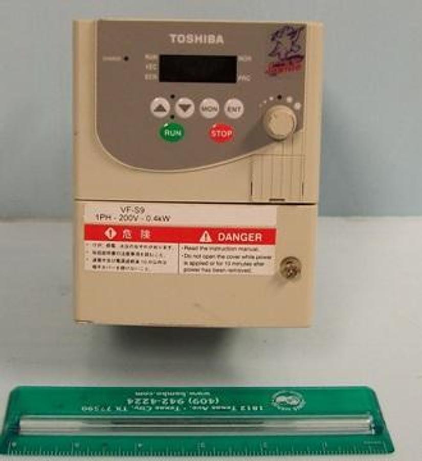 Used TOSHIBA VF-S9 1PH 200V 0.4KW TRANSISTOR INVERTER VF 595-2004 PL-WN (1) SOURCE 1PH 200/240V 50/60HZ 7.3/6.1A AIC 200