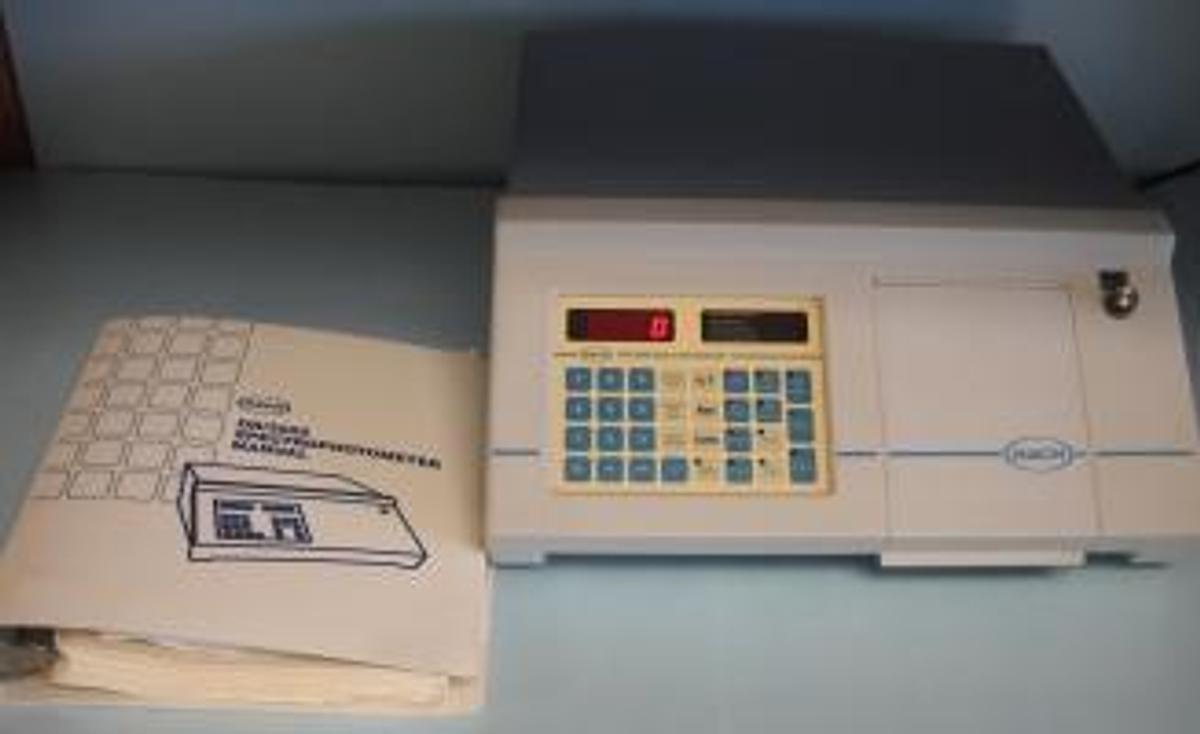 Used QTY. 1. HACH DR 3000 SPECTROPHOTOMETER P/N 19600-00