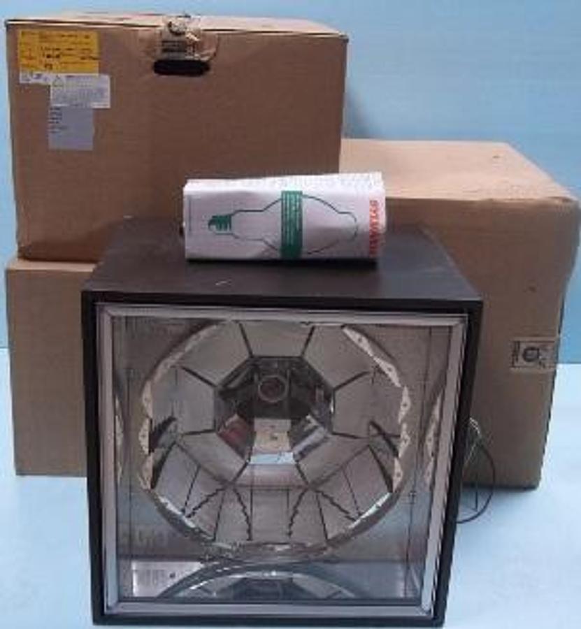 Used QTY. 3. SPAULDING LIGHTING