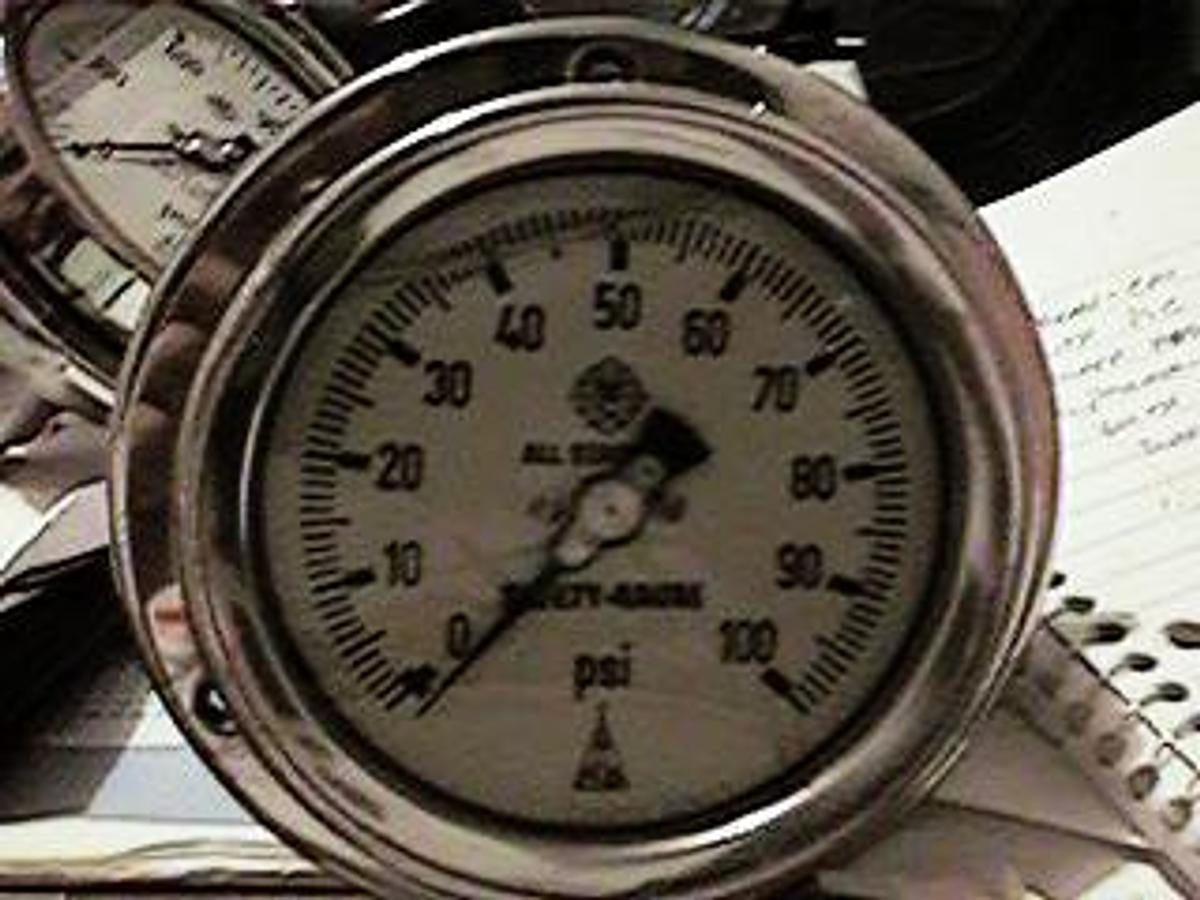 Used QTY. 2. MCDANIELS CONTROLS ALL STAINLESS SAFETY GAUGE