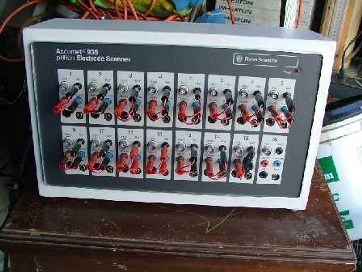 Used FISHER SCIENTIFIC ACCUMET 935 PH / ION ELECTRODE SCANNER WITH 16 INPUT PORT STATIONS.