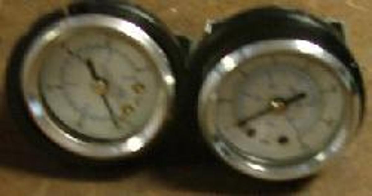 Used QTY. 2. HEWLETT PACKARD HP PRESSURE GAUGES 0-15 PSI 0-100 KPA.