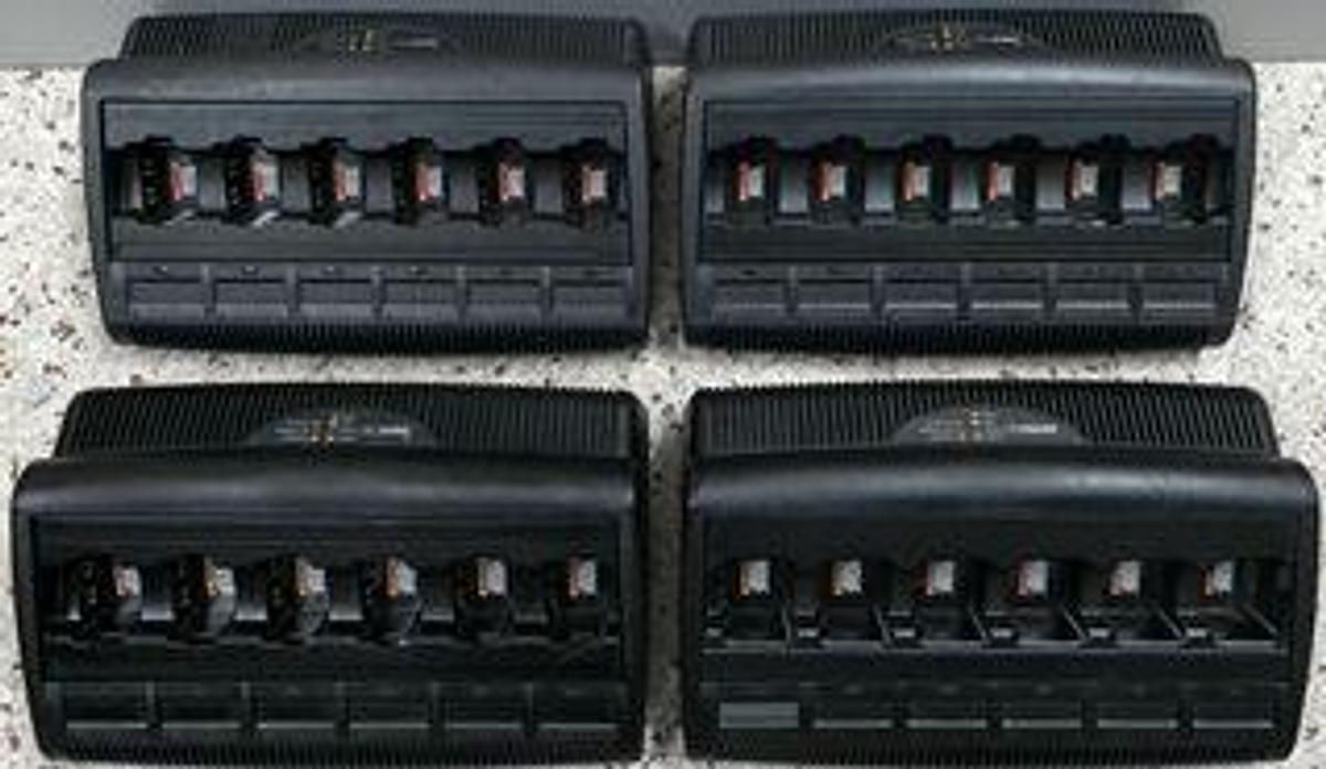 Used MOTOROLA IMPRES ADAPTIVE MULTI-UNIT 6-POCKET GANG CHARGER BAR CODE NO: 6102MKG010156