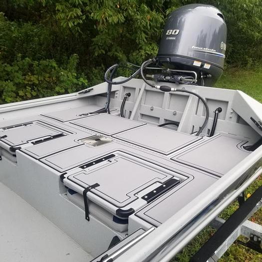 New 2022 G3 18 CCJ DLX Jet Tunnel Hull (Silver/Blue)