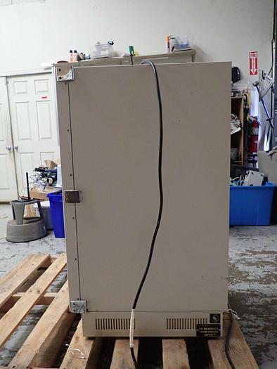 Used Blue M Model 200A Dry Type Bacteriological Incubator Gravity Convection