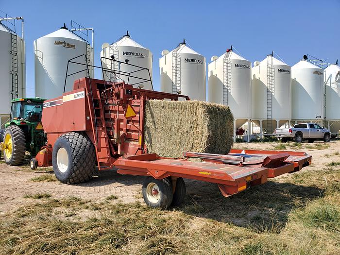 Used 2006 Hesston 4910 Baler w/ Accumulator ** 32k Bales **