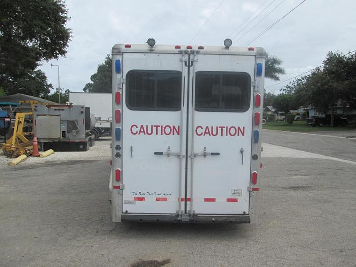 Used 2009 Sundowner 3 Slant Horse Trailer