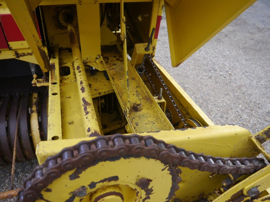 Used New Holland 945 Conventional Baler
