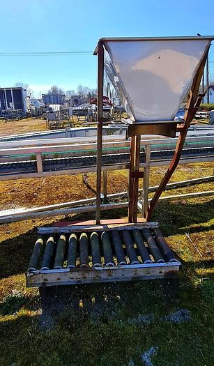 Used Zasyp do worków lub kartonów z przenośnikiem rolkowym