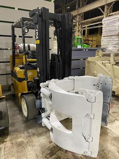 Used 8,000 POUND YALE MODEL GLC080LJNGAE088 PAPER ROLL CLAMP TRUCK 51" DIAMETER 5,500 HOURS